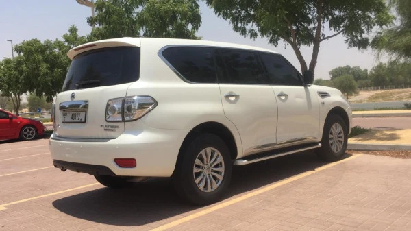  Blanc Brillant Nissan Patrol Photo 2