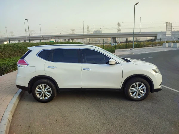  Blanco Brillante Nissan Xtrail Photo 4