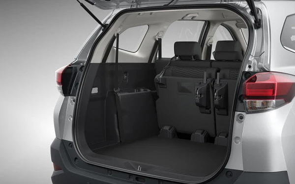  Bright White Toyota Rush Photo 7