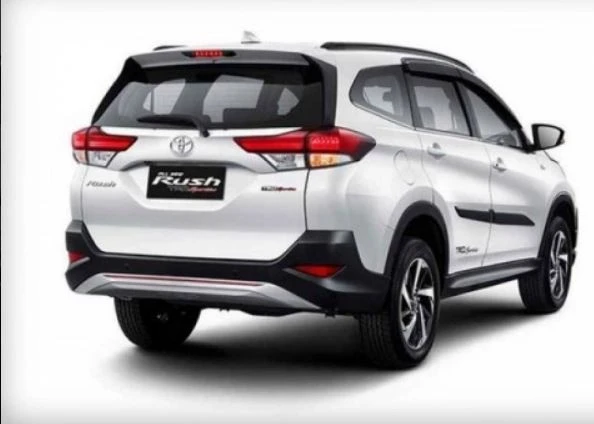  Bright White Toyota Rush Photo 2