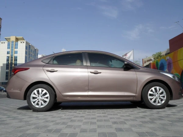 Brown Hyundai Accent Photo 3