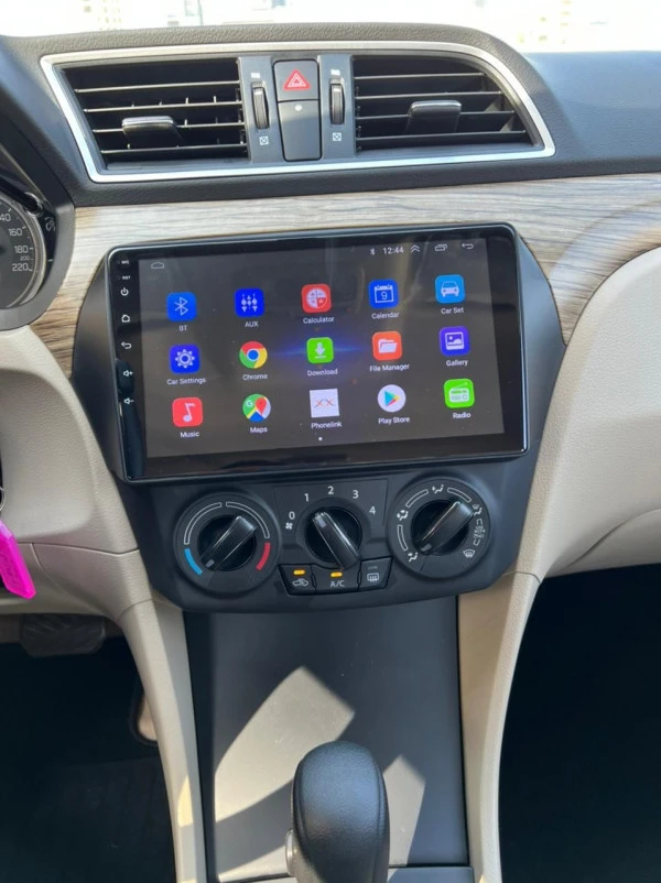  Brown Suzuki Ciaz Photo 3