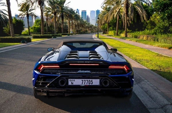  Bleu Foncé Lamborghini Huracan Evo Spyder Photo 4