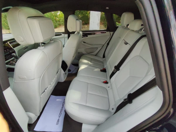  Dark Blue Porsche Macan Photo 6