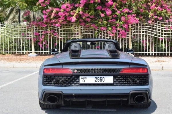  Gris Foncé Audi R8 Spyder Photo 4