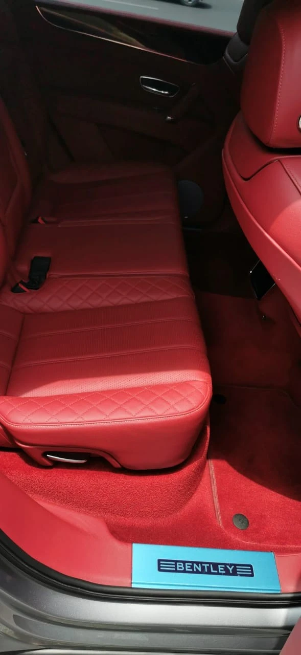  Silver Grey Bentley Bentayga Photo 5