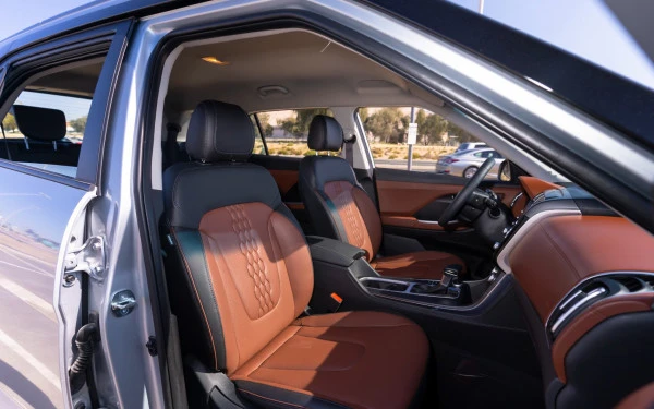  رمادي غامق هيونداي كريتا Photo 8