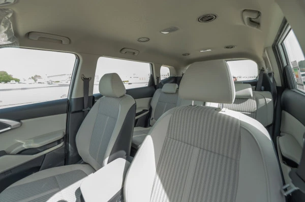  Dark Grey KIA Carens Photo 8