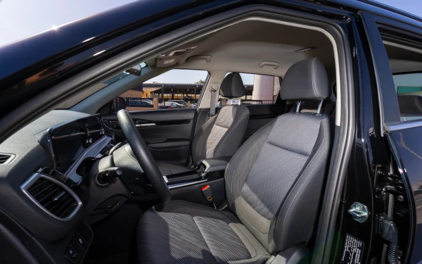  Black KIA Seltos Photo 7