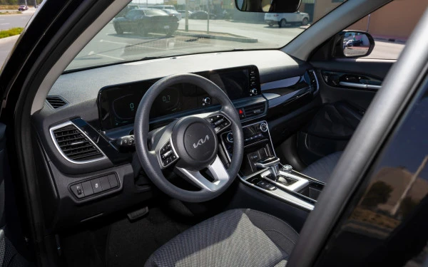 Black KIA Seltos Photo 8