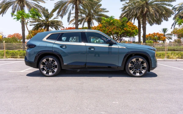  Verde BMW XM Photo 2