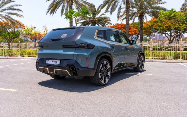  Verde BMW XM Photo 3