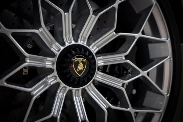  Green Lamborghini Huracan STO Photo 6