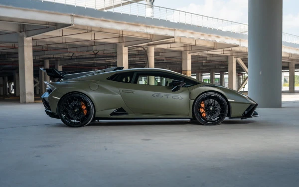  Green Lamborghini Huracan STO Photo 2