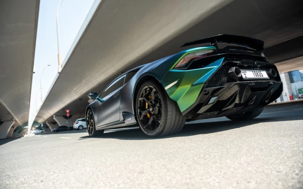  Green Lamborghini Huracan Tecnica Photo 8