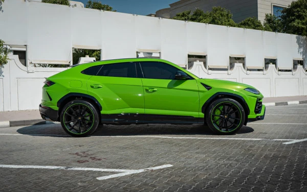  Green Lamborghini Urus Capsule Photo 4