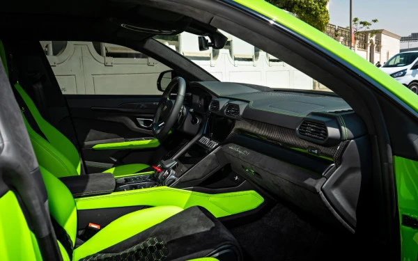  Green Lamborghini Urus Capsule Photo 6
