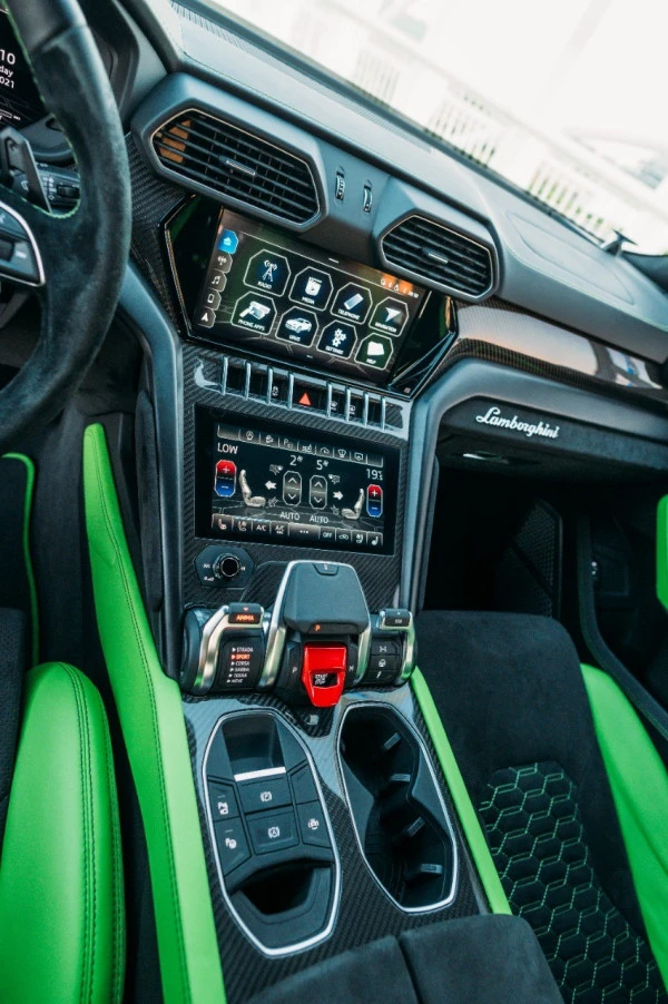  Green Lamborghini Urus Capsule Photo 3