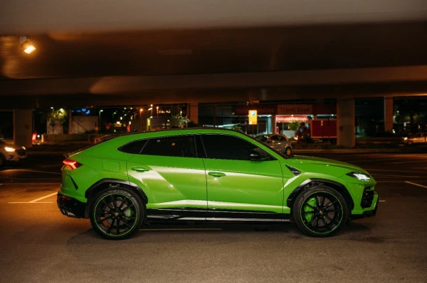  Green Lamborghini Urus Capsule Photo 8