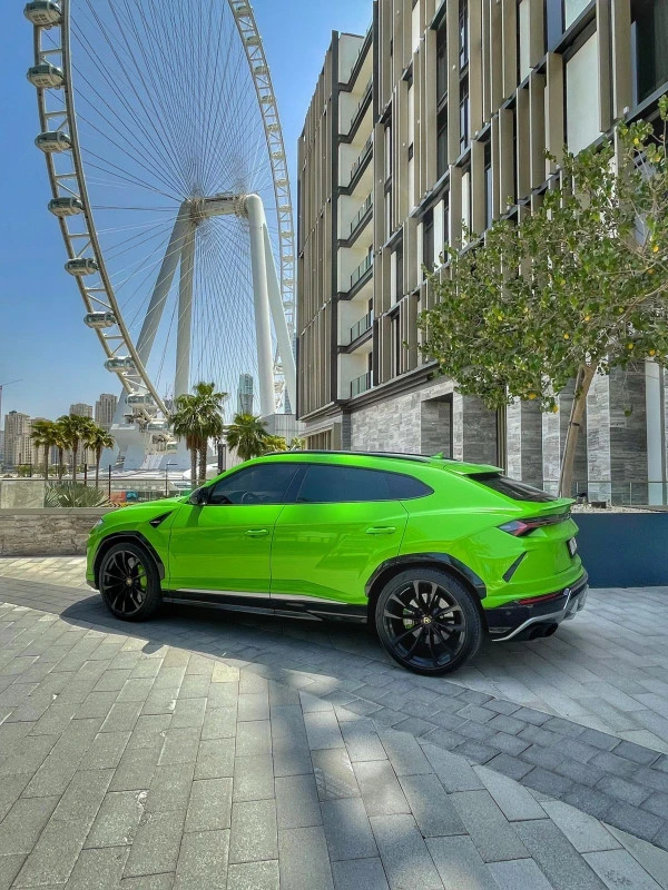  Green Lamborghini Urus Photo 2