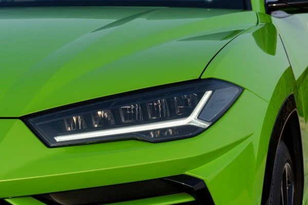  Green Lamborghini Urus Photo 6