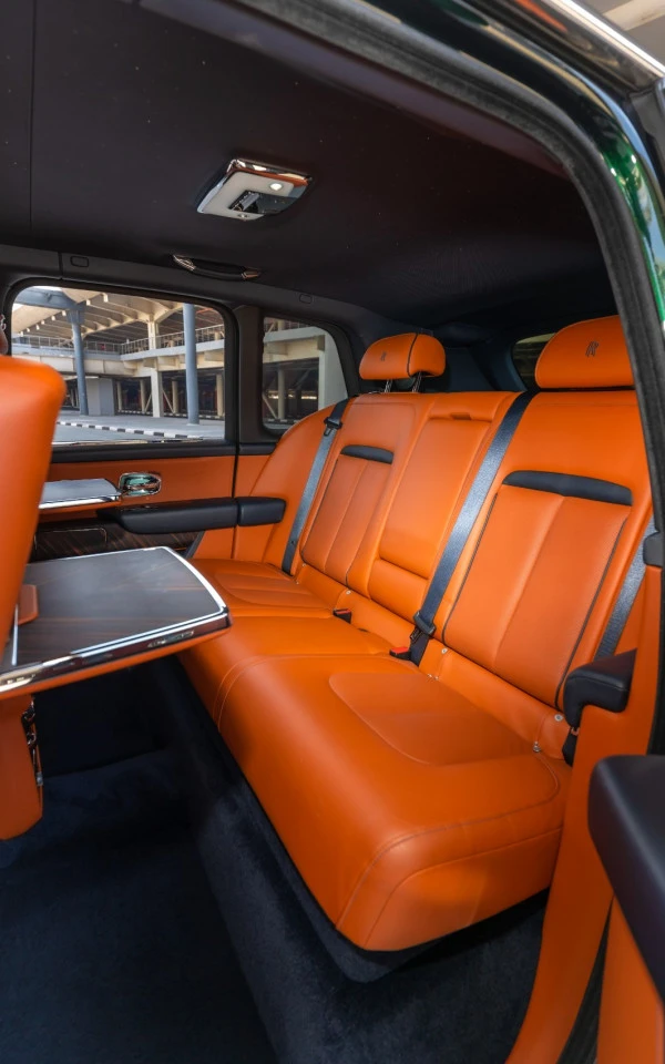  Verde Rolls Royce Cullinan Photo 6