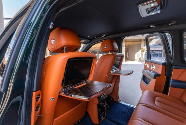  Verde Rolls Royce Cullinan Photo 7