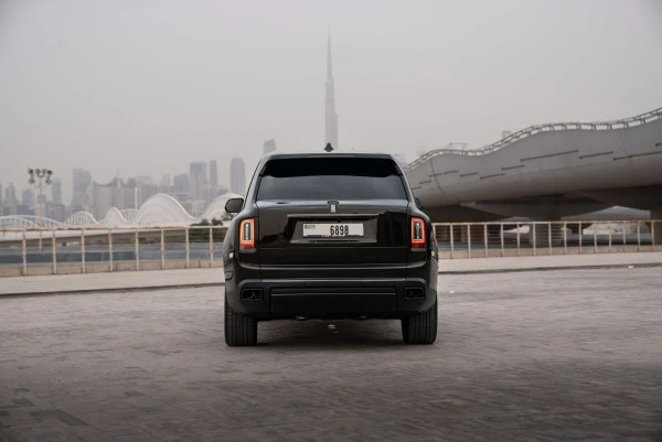  Green Rolls Royce Cullinan Photo 4