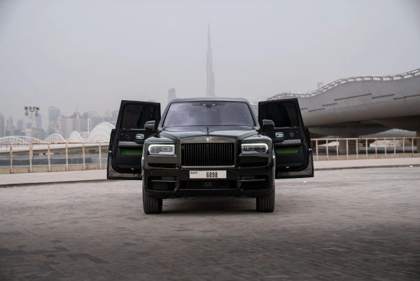  Green Rolls Royce Cullinan Photo 5