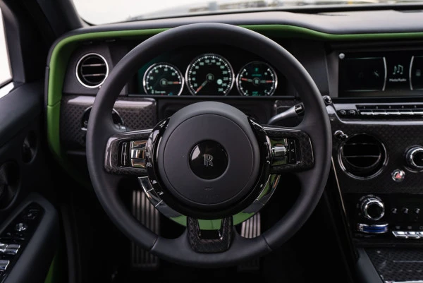  Green Rolls Royce Cullinan Photo 6