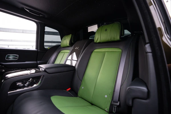  Green Rolls Royce Cullinan Photo 8