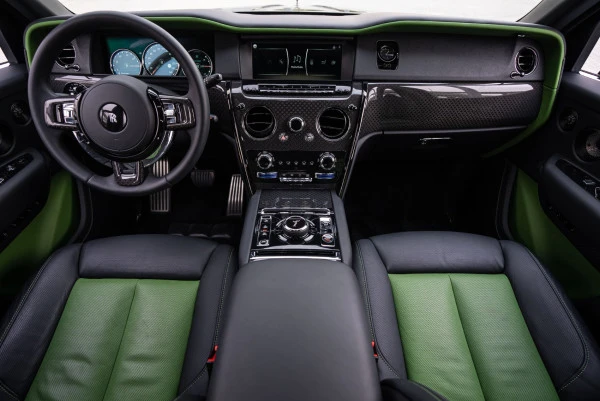  Green Rolls Royce Cullinan Photo 11
