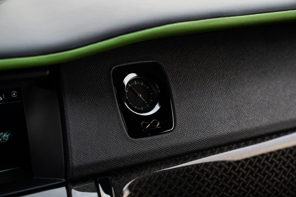  Green Rolls Royce Cullinan Photo 13