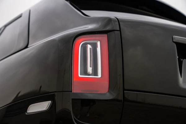  Green Rolls Royce Cullinan Photo 22