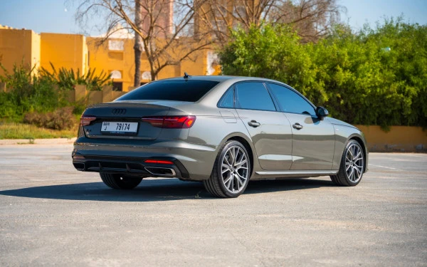  Grey Audi A4 Photo 4