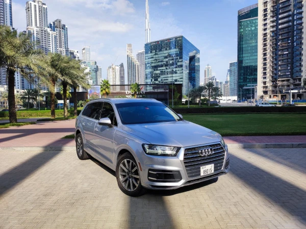  Grey Audi Q7 Photo 2