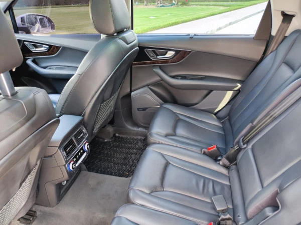  Grey Audi Q7 Photo 6