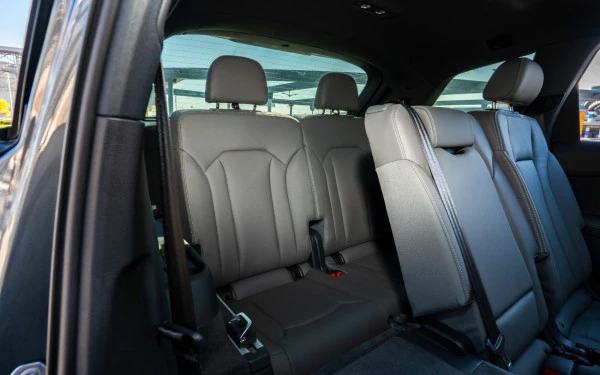  Серый Audi Q7 Photo 8