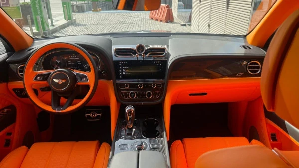  Grigio Bentley Bentayga Photo 3