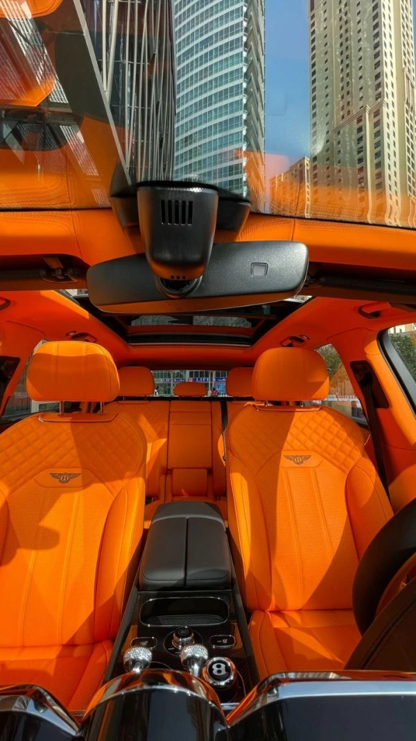  Grigio Bentley Bentayga Photo 5