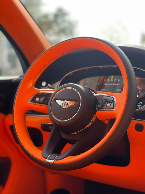  Grigio Bentley Bentayga Photo 7