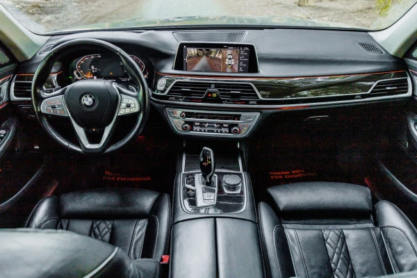  Grey BMW 7 Series Photo 3