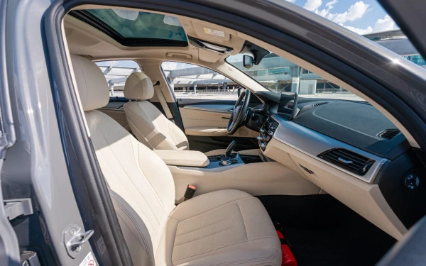  Grigio BMW 520i Photo 5