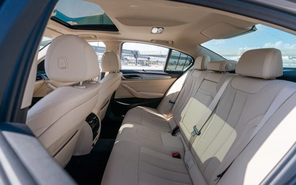  Grigio BMW 520i Photo 6