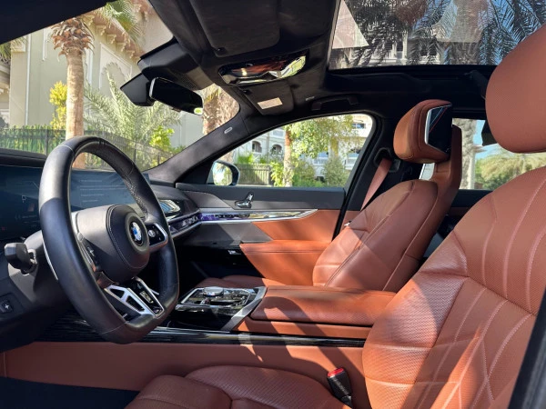  Grey BMW 7 Series Photo 2