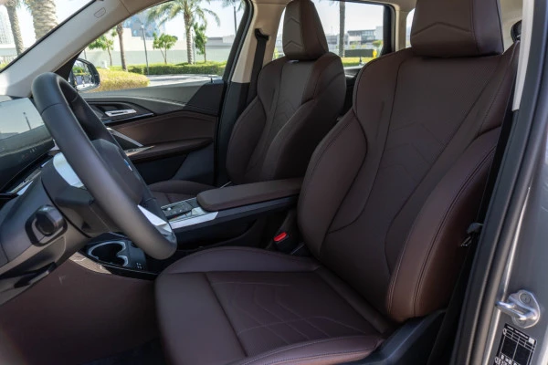  اللون الرمادي بي ام دبليو X1 Photo 8