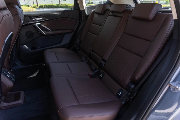  اللون الرمادي بي ام دبليو X1 Photo 10