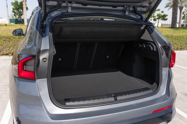  اللون الرمادي بي ام دبليو X1 Photo 11