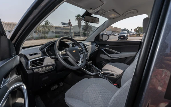  Grey Chevrolet Captiva Photo 4