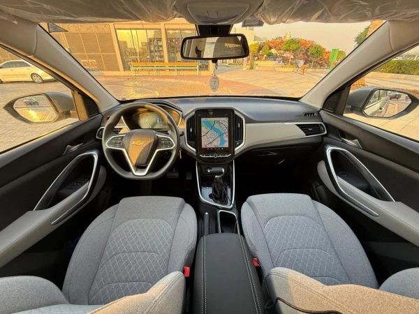  Grey Chevrolet Captiva Photo 3